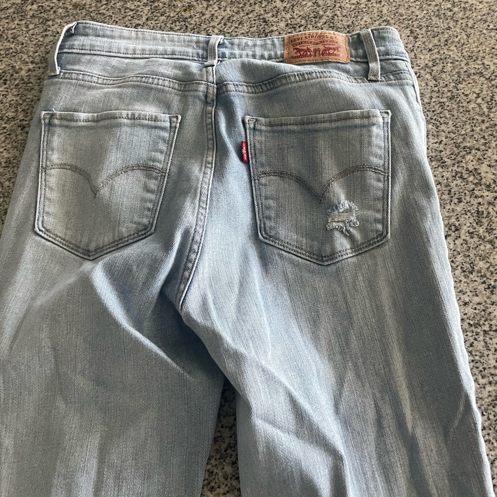 Light wash skinny jeans